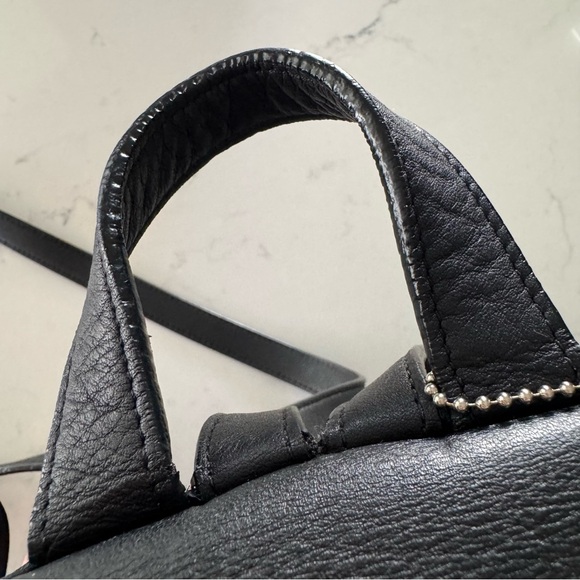 Vintage Coach Daypack style 9960 in Black with Nickle Hardware 🖤🤍 - Picture 4 of 7